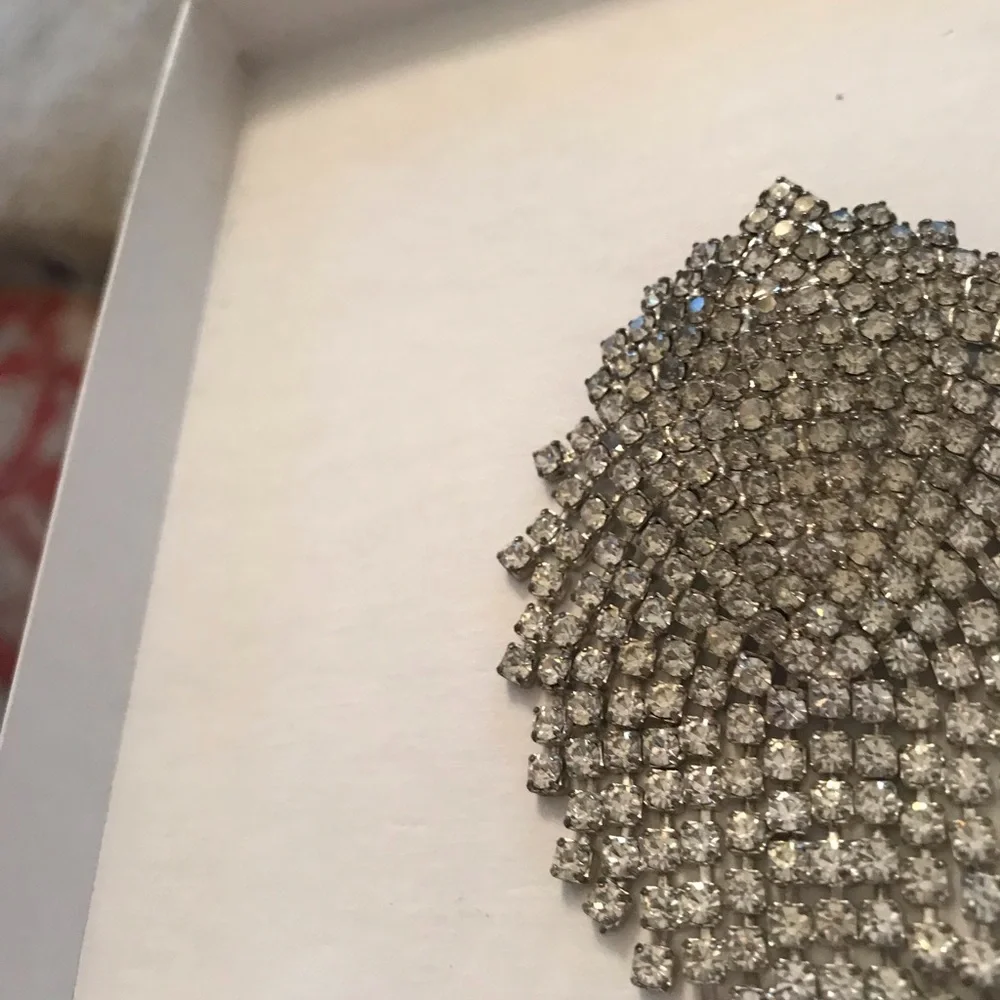 Ladies vintage Silver tone rhinestone broach pin - Picture 3 of 12